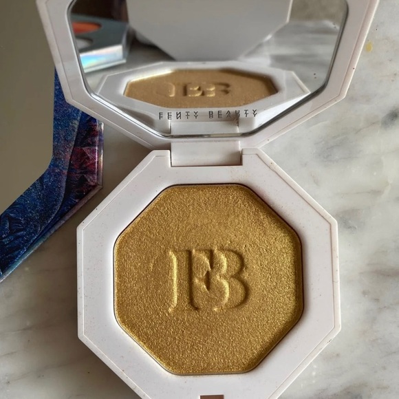 Fenty beauty highlighter - Picture 5 of 5